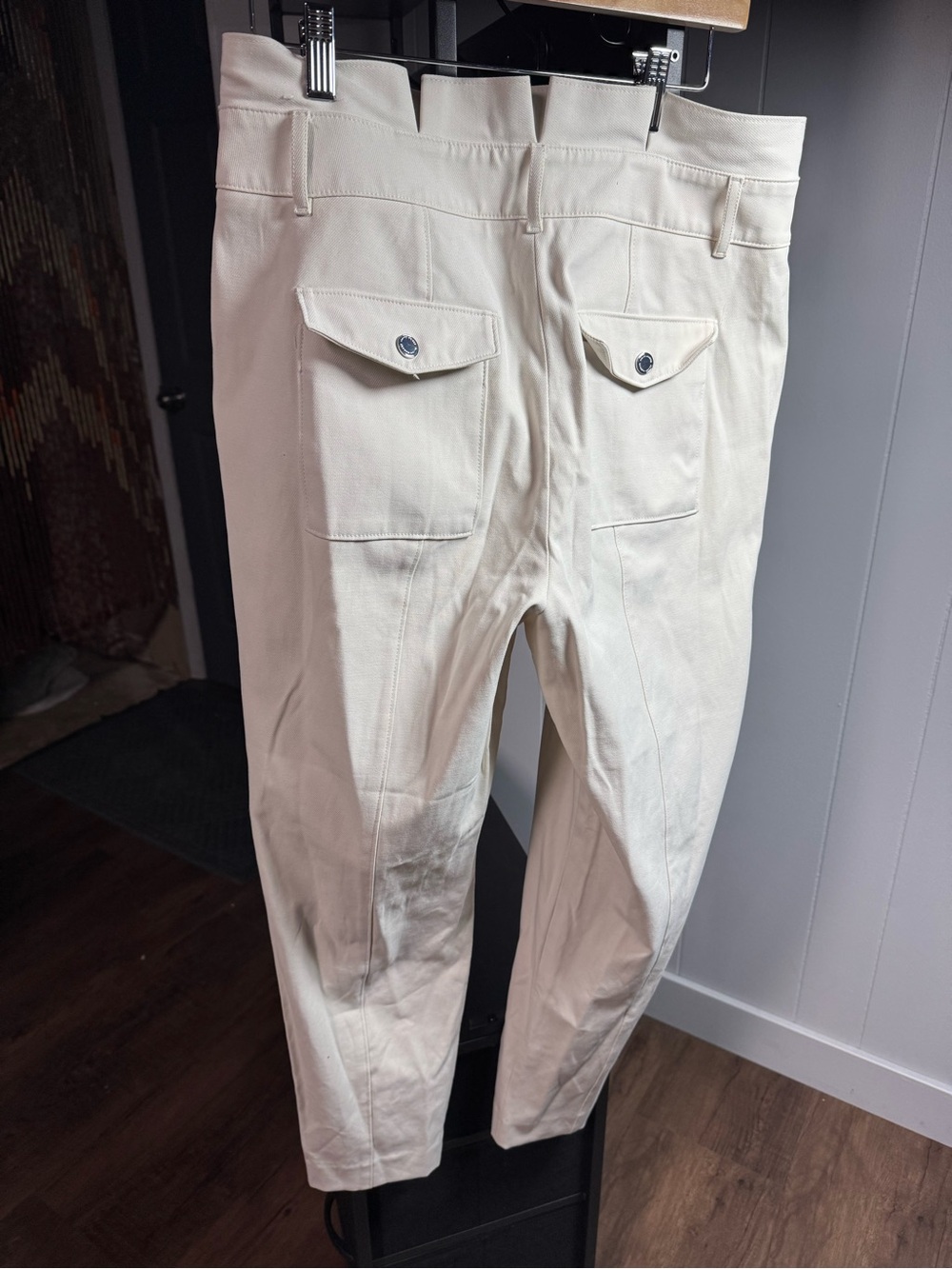 White House Black Market Cream Cropped Cargo Ankle Pants